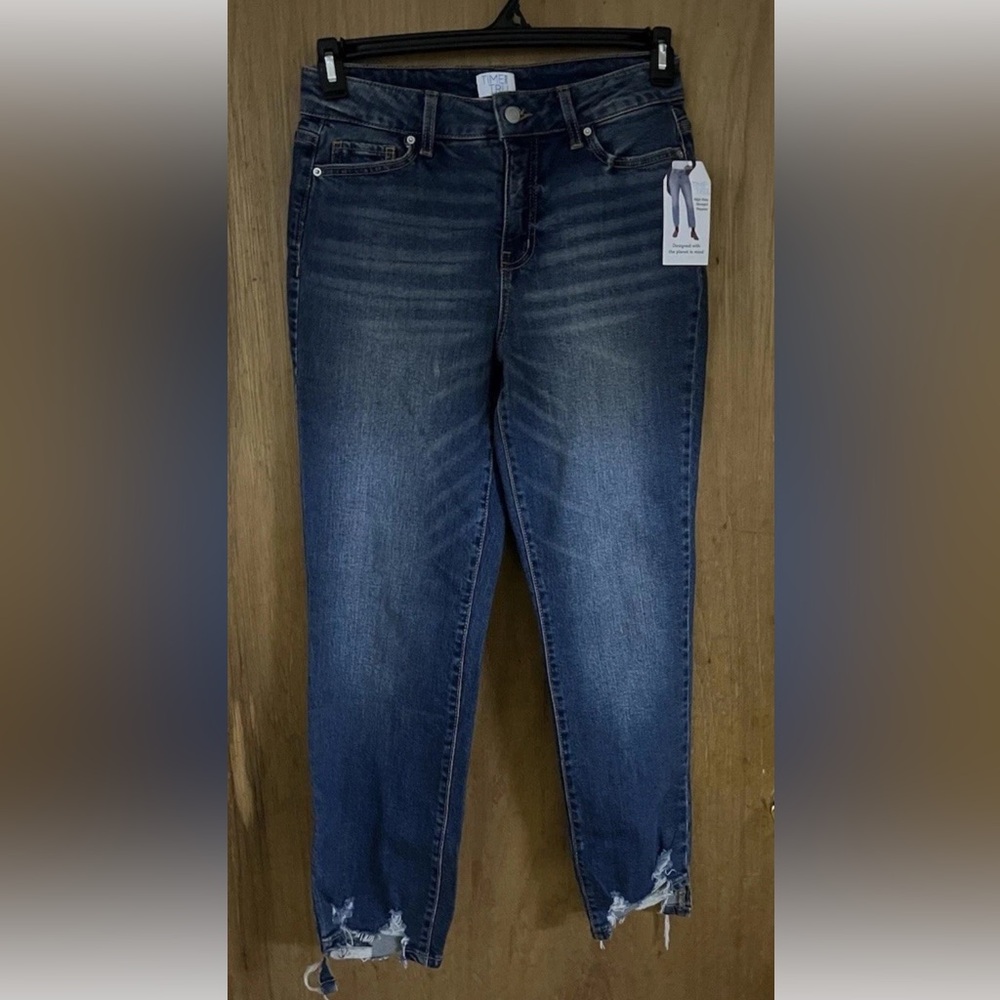 Time & Tru high rise straight regular. Size 2. Actual measurements 14x27.